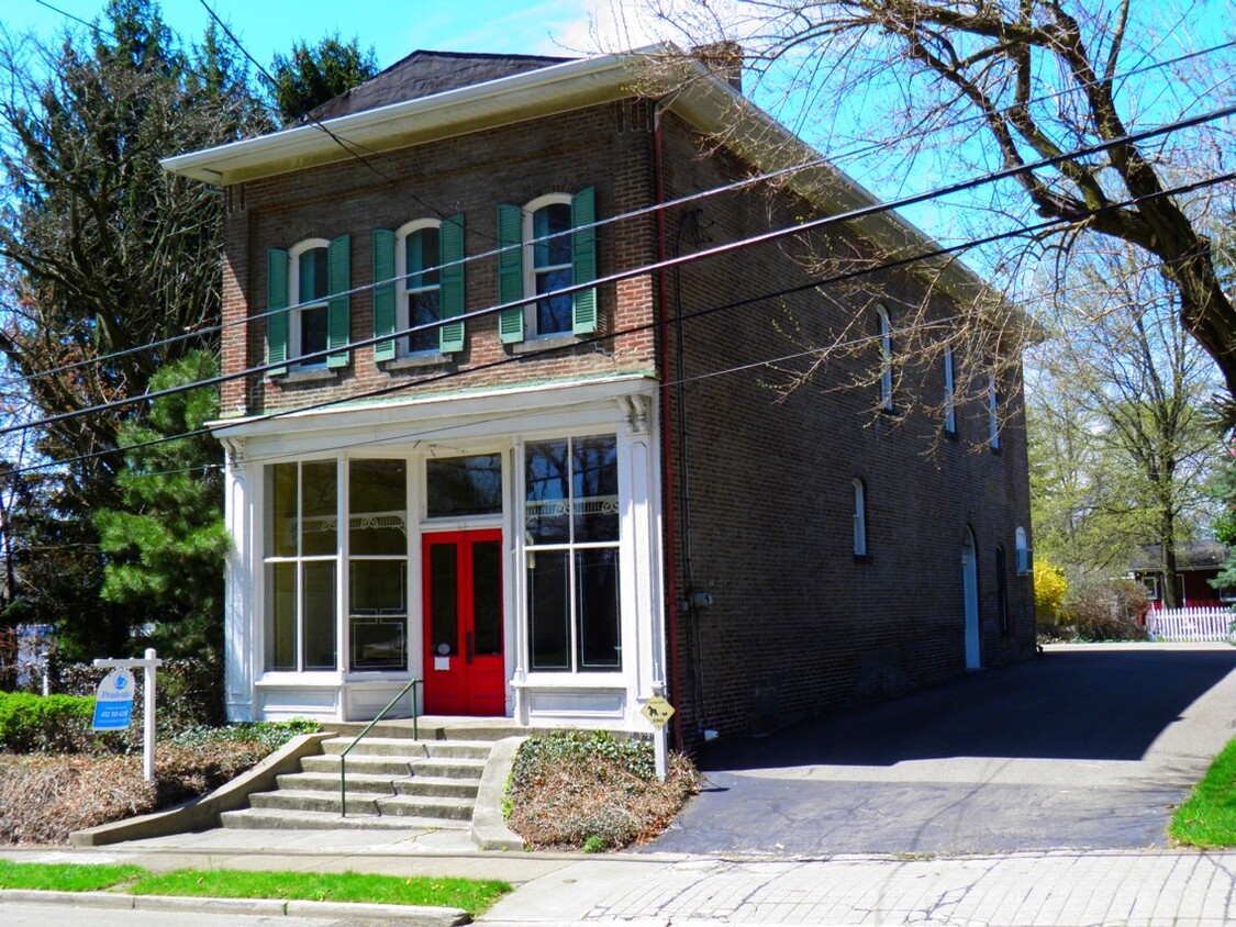Primary Photo - 25 Ferry St