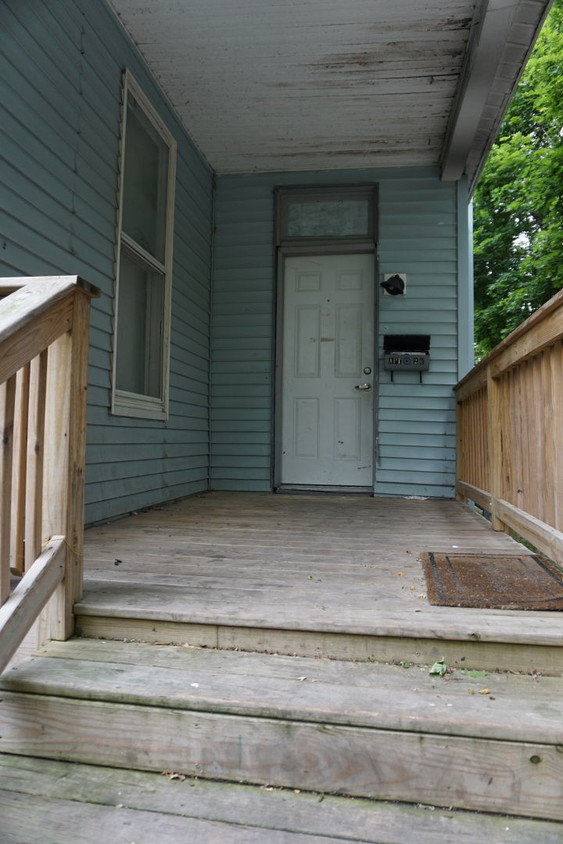 Primary Photo - 404 W Livingston St