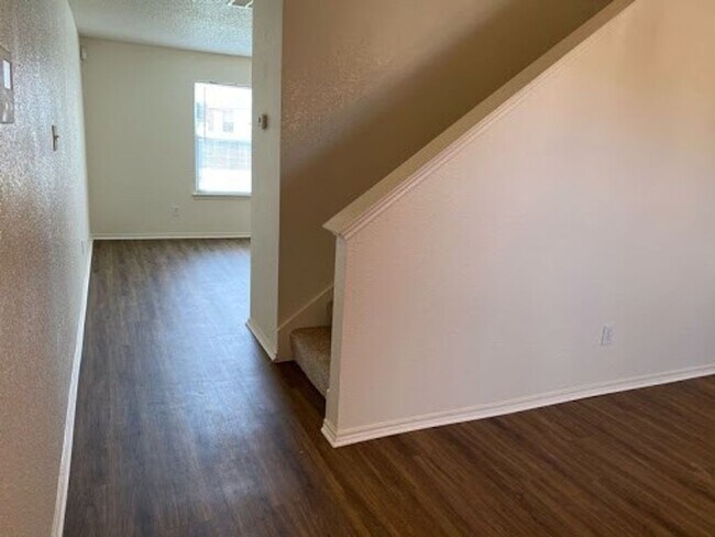 Building Photo - Beautiful 2 Story Home in Sendera Ranch
