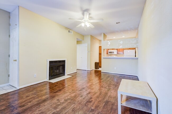 Building Photo - 2121 El Paseo St