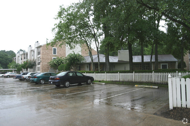 Building Photo - Bayou Oaks Apartments