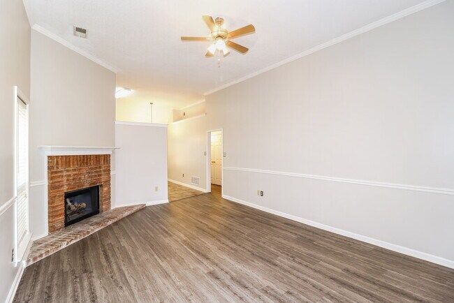 Foto del edificio - 594 E Ashley Glen Cir