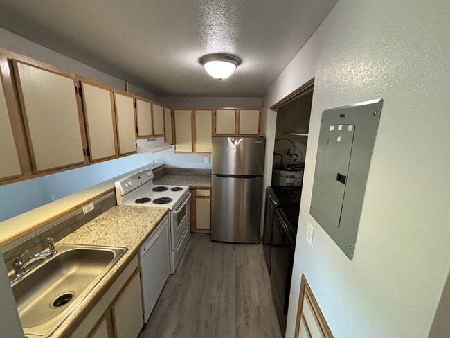 Building Photo - Mint Place Apartments