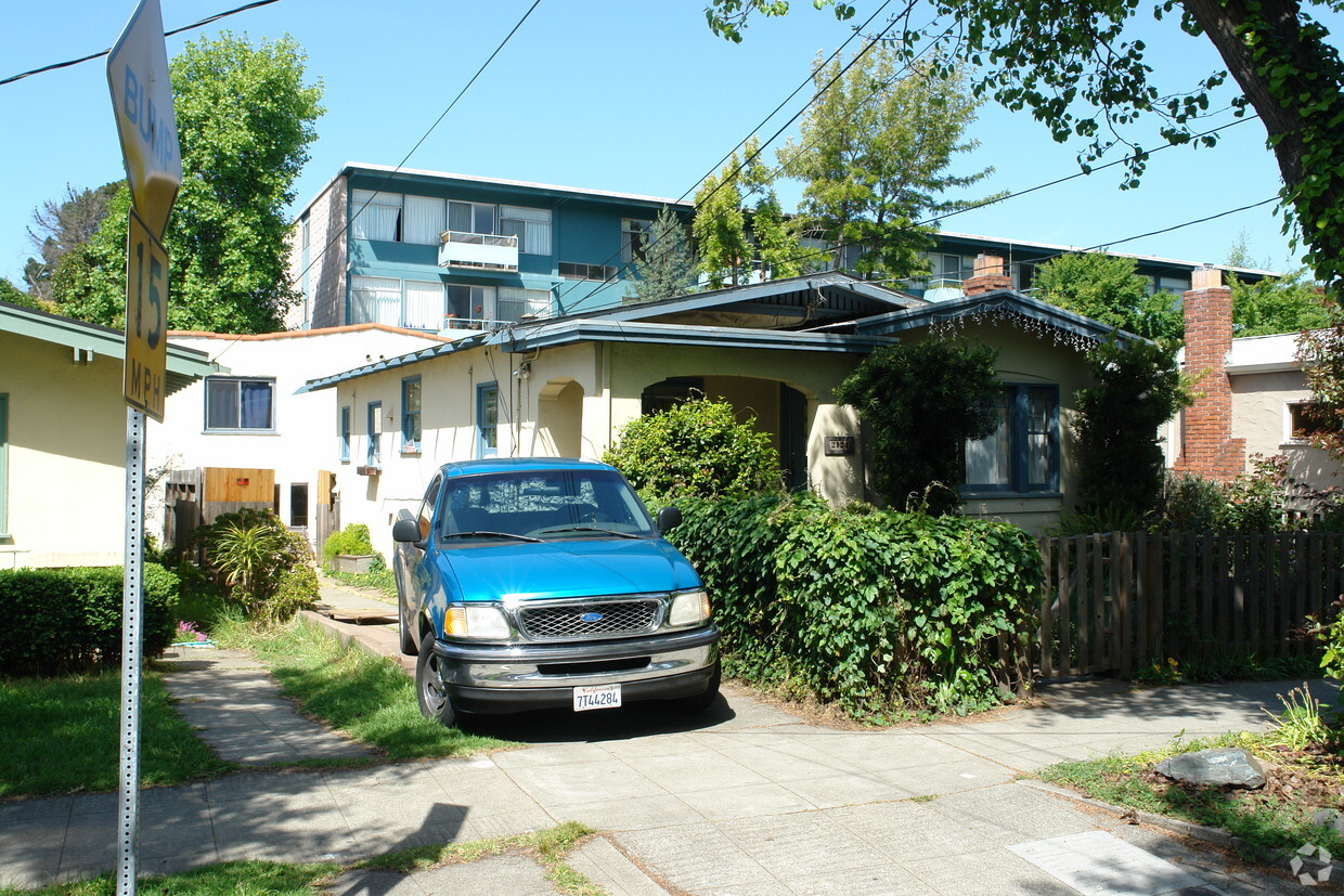 Primary Photo - 2124-2126 Acton St