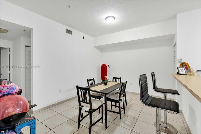 Building Photo - 3 br, 2 bath House - 7210 NW 114th Ave # 2...