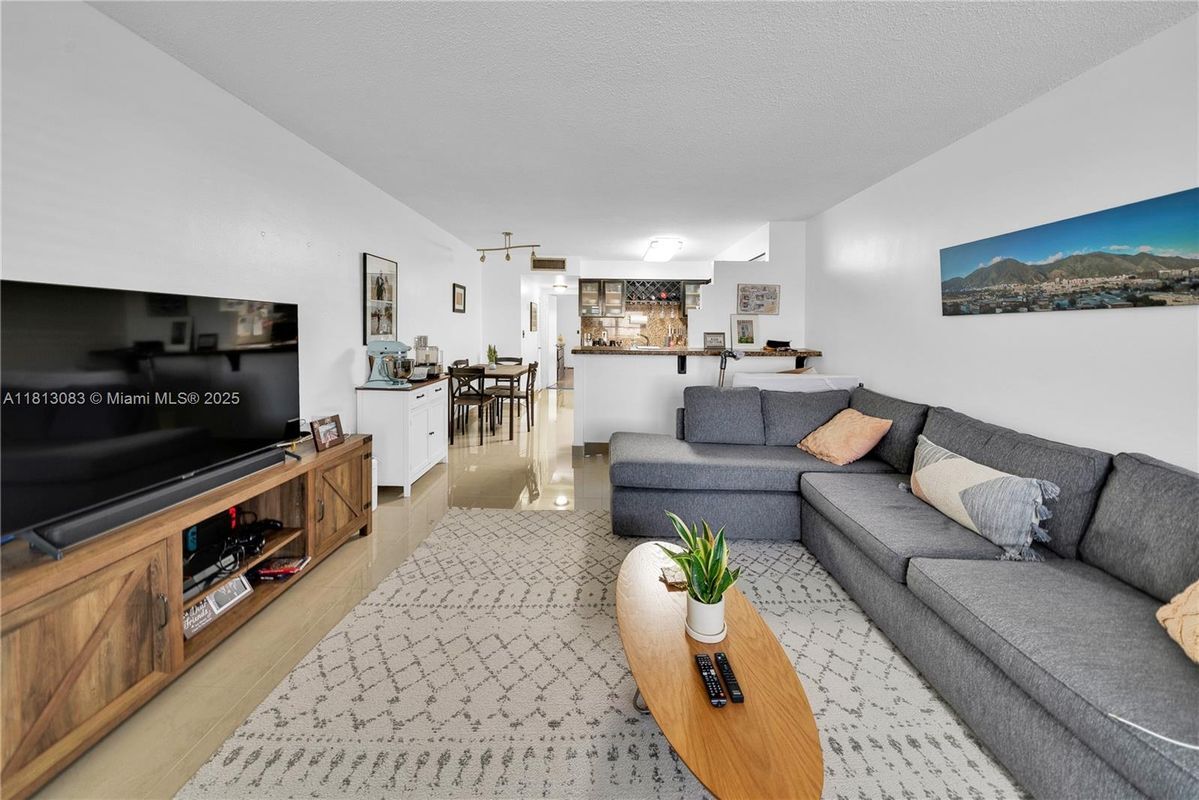 Primary Photo - 4011 Meridian Ave