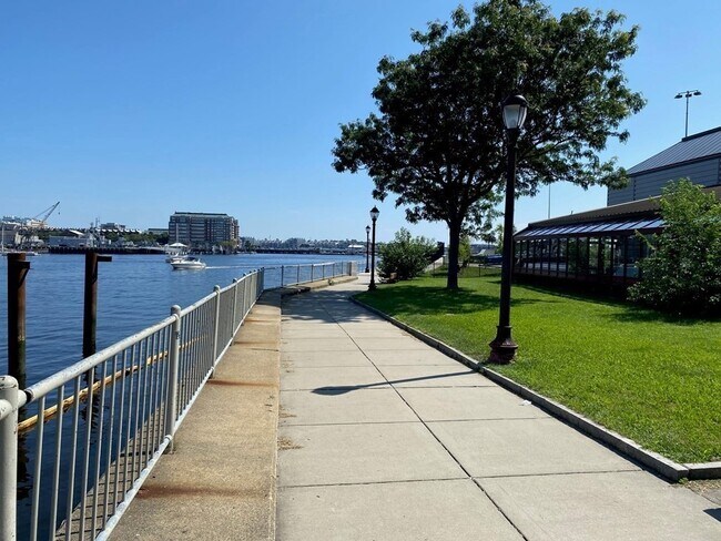 Foto del edificio - 44 Charter St