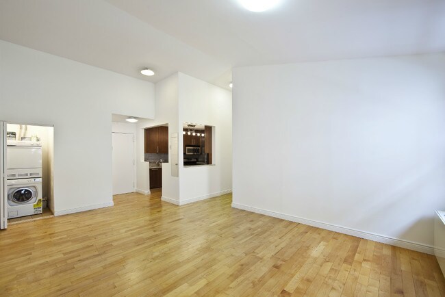 Building Photo - 60 Tiffany Pl