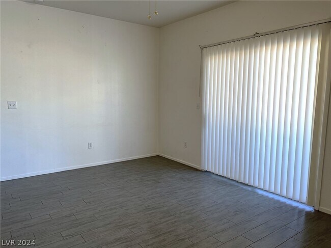 Foto del edificio - 5650 E Sahara Ave