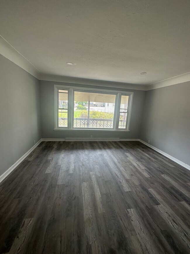 Foto del edificio - 3bd Garfield Heights Ranch Section 8