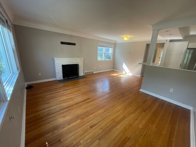 Foto del edificio - 406 Catalpa Dr