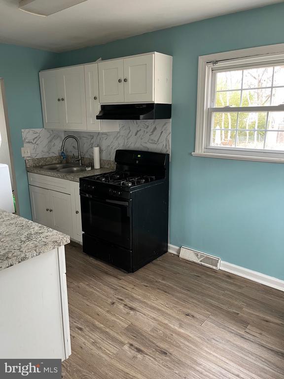 Building Photo - 110 E Colton Ln