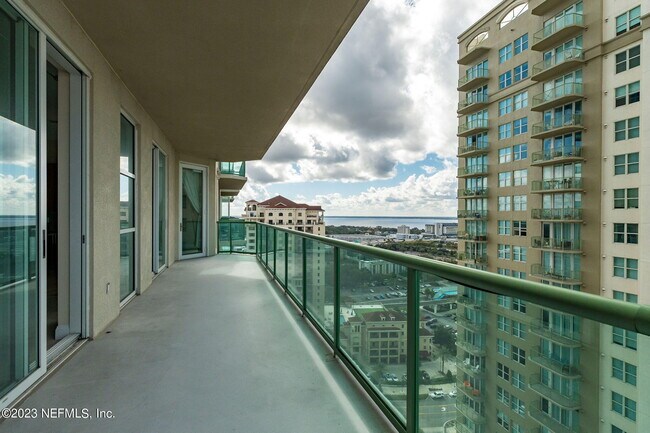 Building Photo - 1431 Riverplace Blvd