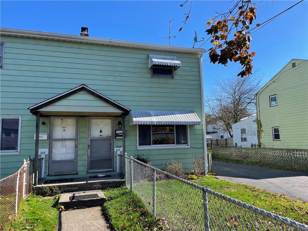 Foto principal - 213 Larkin Ct