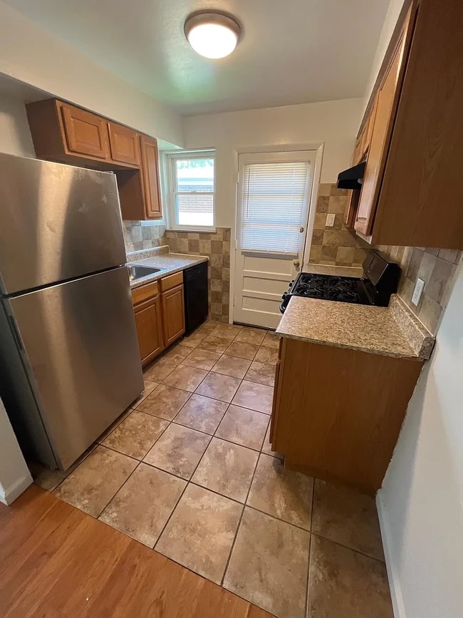 Building Photo - 10728 Tropic Dr