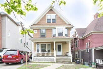 Building Photo - 518 Monroe St