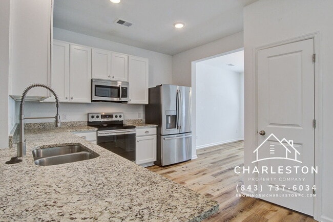 Foto del edificio - 200 Woodward Rd