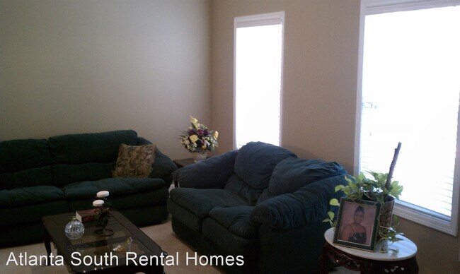 Building Photo - 2265 Village Green Dr