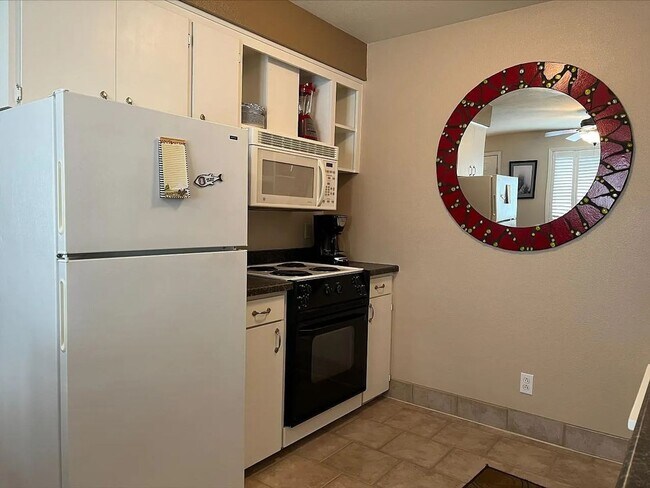 Foto del edificio - Furnished 2 bed/1 bath Apartment in Long Beach/All utilities Included