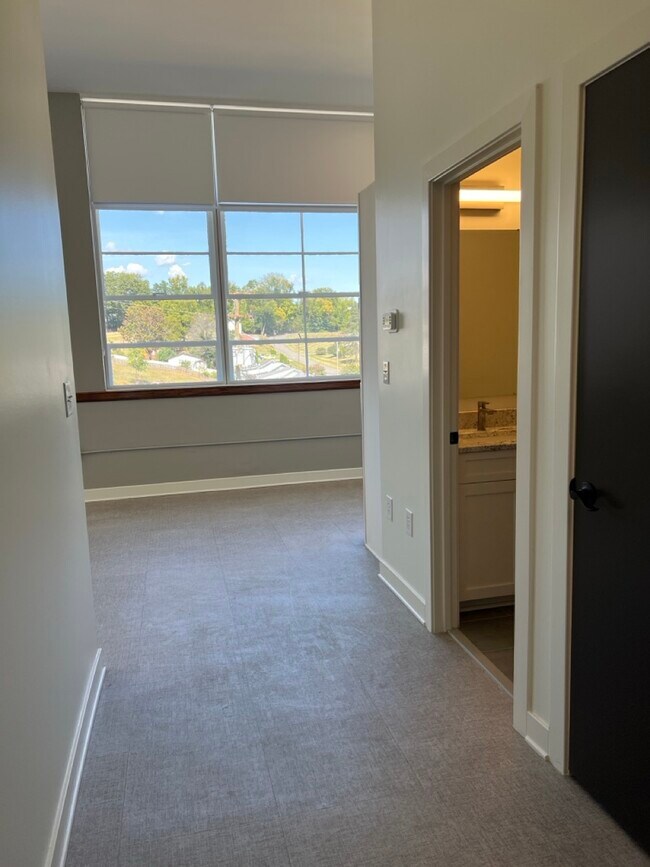 Building Photo - PULASKI LOFTS