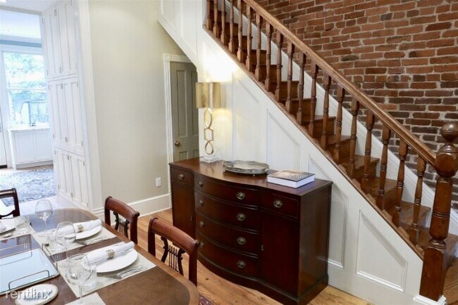 Foto del edificio - 724 3rd St NE