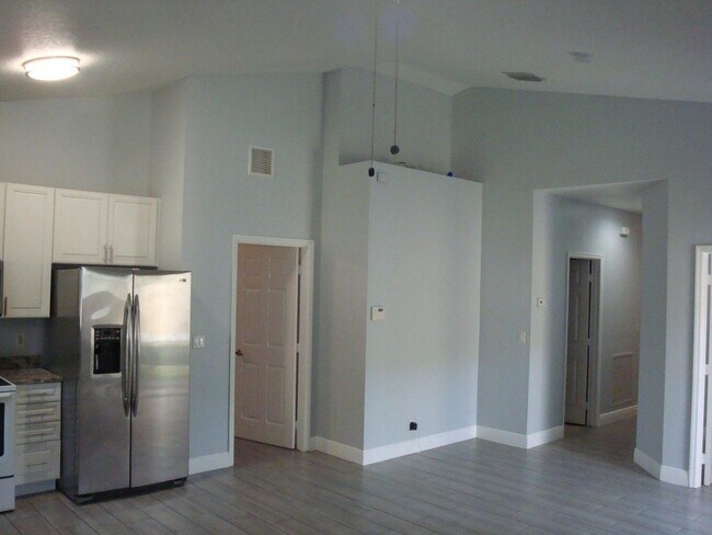 Foto del edificio - 317 Jennings Ave