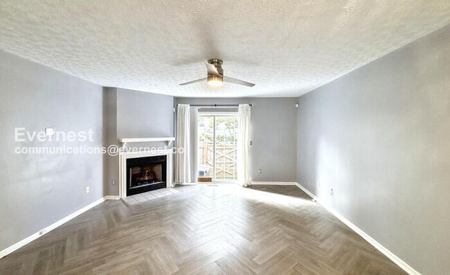 Building Photo - 2 Bed/1.5 Bath Condo with Washer/Dryer / P...