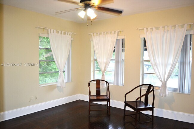 Foto del edificio - 1661 SW 13th St