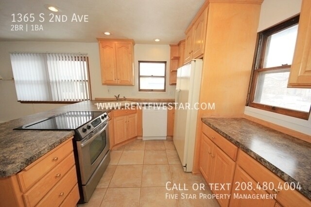 Foto del edificio - 2 Bedroom Upstairs Apartment Available Nea...
