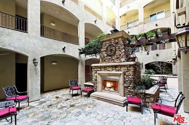 Patio abierto - 13200 Moorpark St
