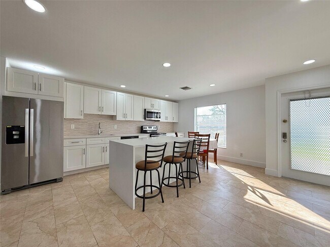 Building Photo - 5093 Privet Pl