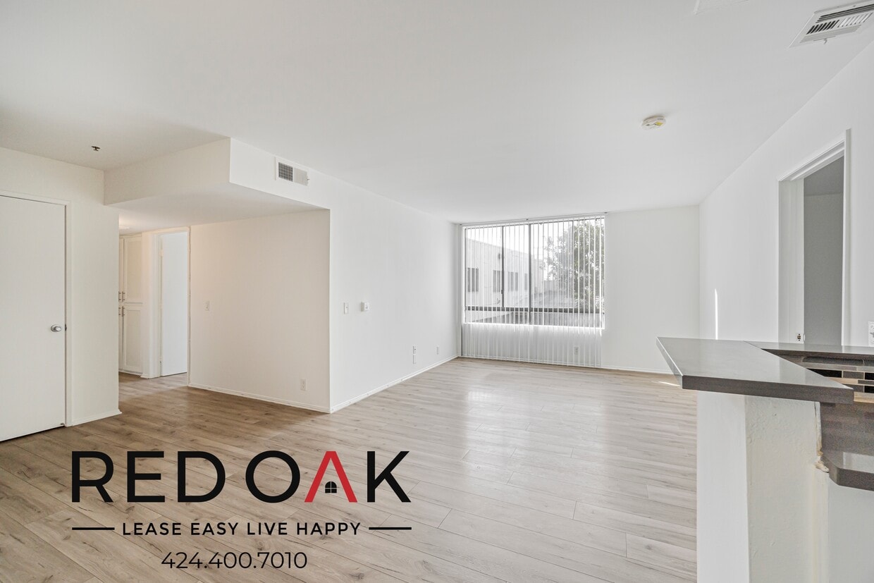 Primary Photo - ~1 Month FREE~ Beautiful Three Bedroom Dre...