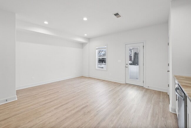 Building Photo - 405 Shelby St