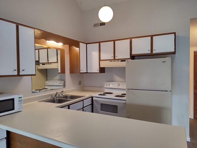 Foto del edificio - 500 Fairway Village Dr