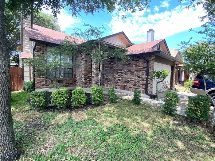 Foto principal - 6814 Flaming Ridge Dr