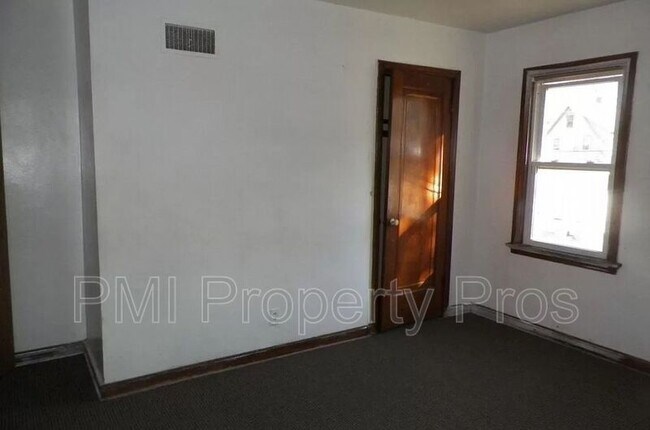 Building Photo - 3630 W Nash St
