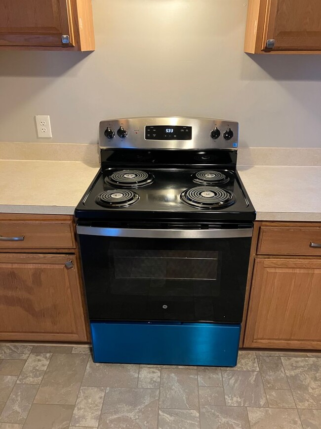 Foto del edificio - Spacious 4 bedroom 1.5 bath ranch Eastwood