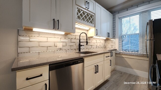 Building Photo - 813 Westwood Dr