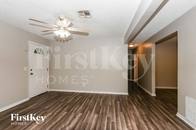 Foto del edificio - 830 Burland St