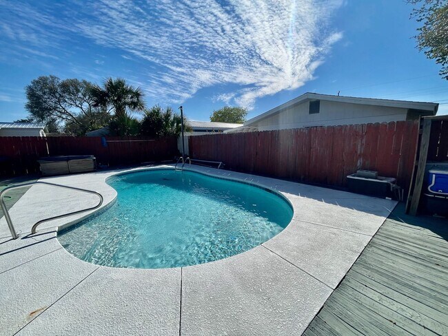 Foto del edificio - Recently Renovated 2 Bedroom / 2 bathroom ...