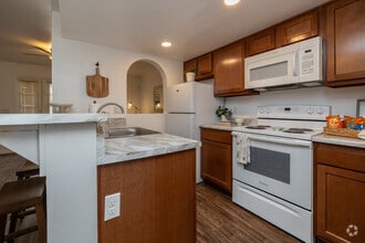 1BR, 1BA - 619SF - Kitchen - Lantana Apartments