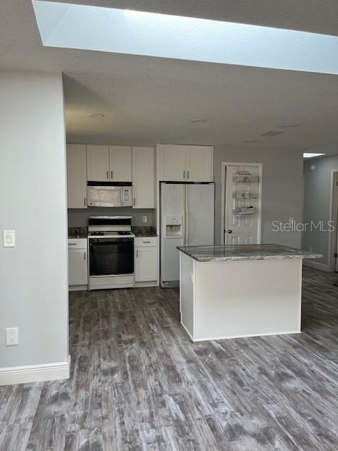 Building Photo - 325 Redwing Way