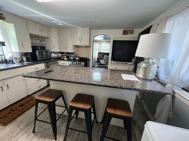 Foto del edificio - Fully Furnished Single Family House for Re...