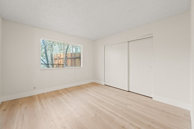 Foto del edificio - 8917 Fredric Ave