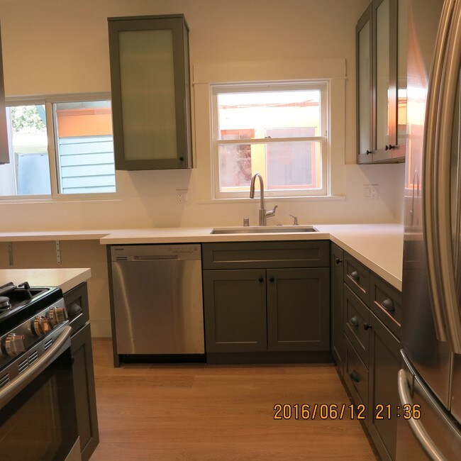 cocina - 220 San Juan Ave