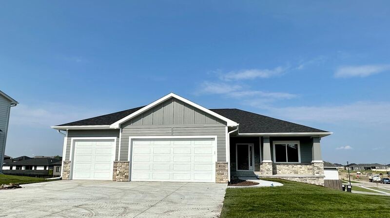 Foto principal - 8709 S 82nd St