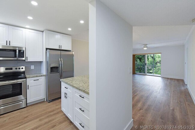 Foto del edificio - 1400 NE 57th Ct
