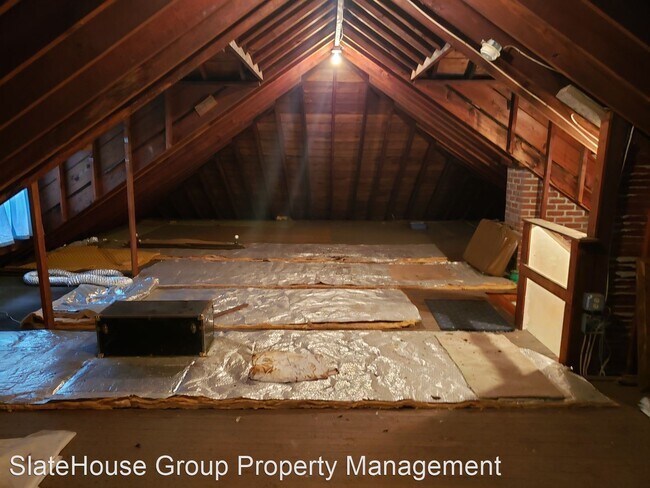 Building Photo - 4 br, 1.5 bath House - 670 Main St
