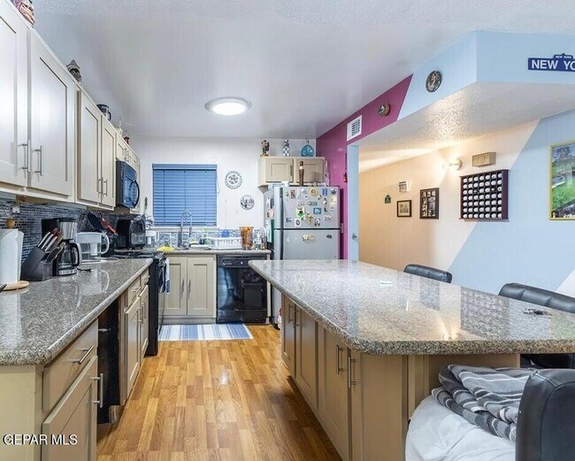 Foto del edificio - 4800 N Stanton St