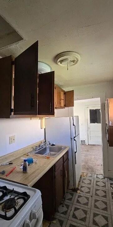 Foto del edificio - 21511 Clare Ave